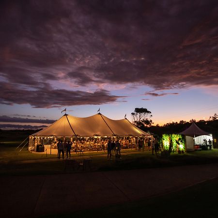 Pullman Magenta Shores Resort Entrance Esterno foto The tent at the 2011 Australian Open