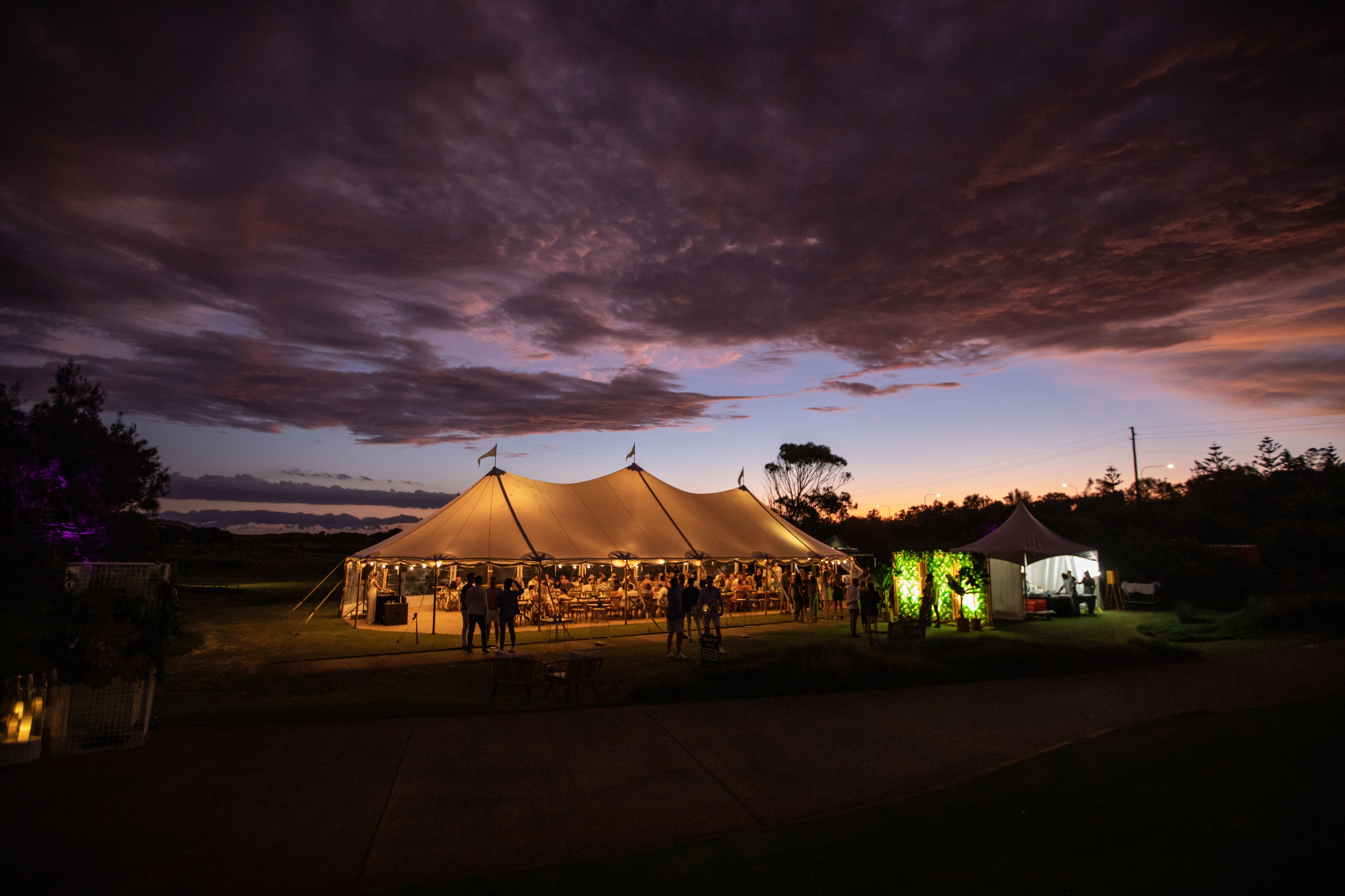 Pullman Magenta Shores Resort Entrance Esterno foto The tent at the 2011 Australian Open