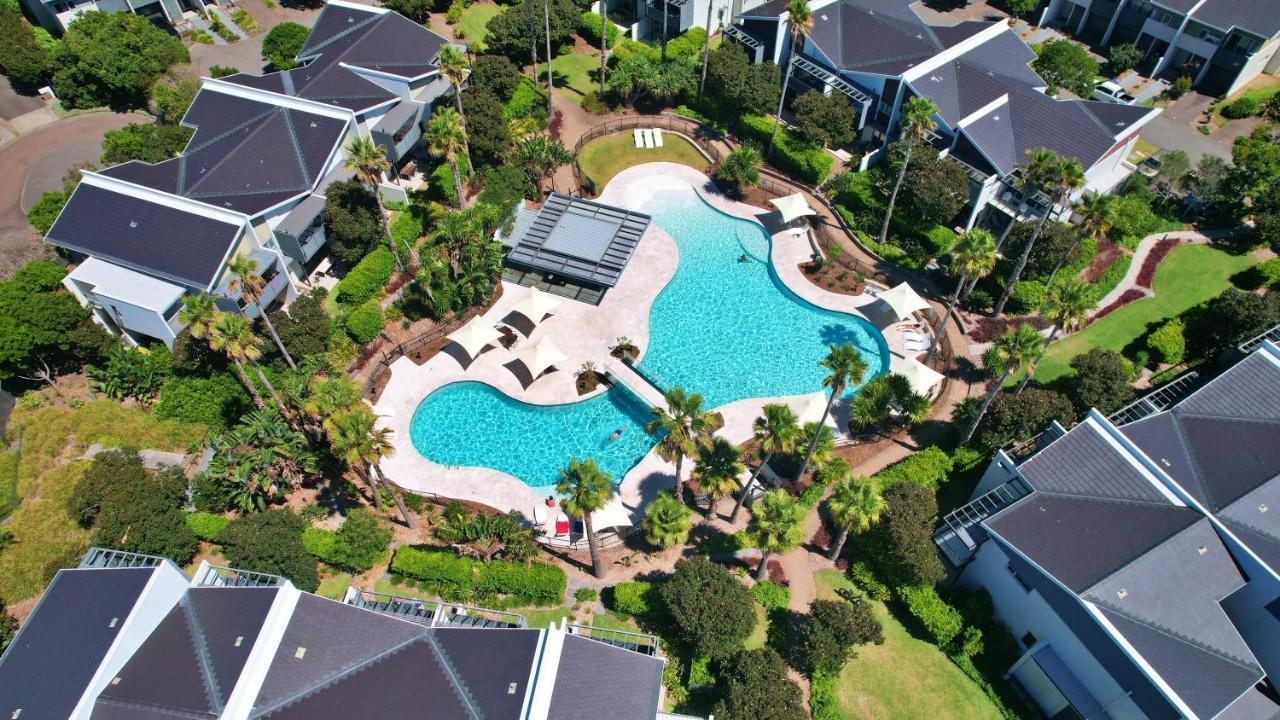 Pullman Magenta Shores Resort Entrance Esterno foto Aerial view of the pool at the clubhouse