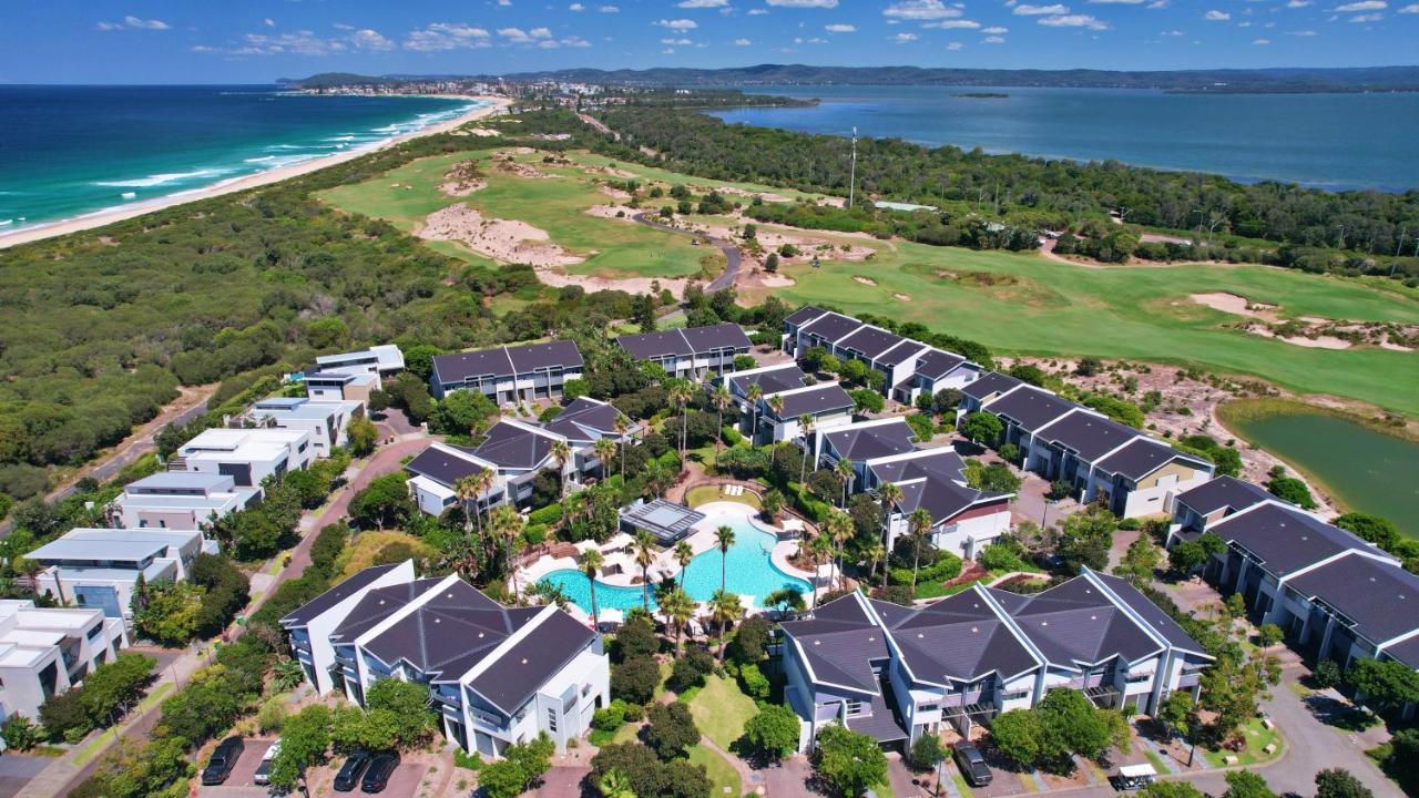 Pullman Magenta Shores Resort Entrance Esterno foto Aerial view of the golf course at the Bay Club