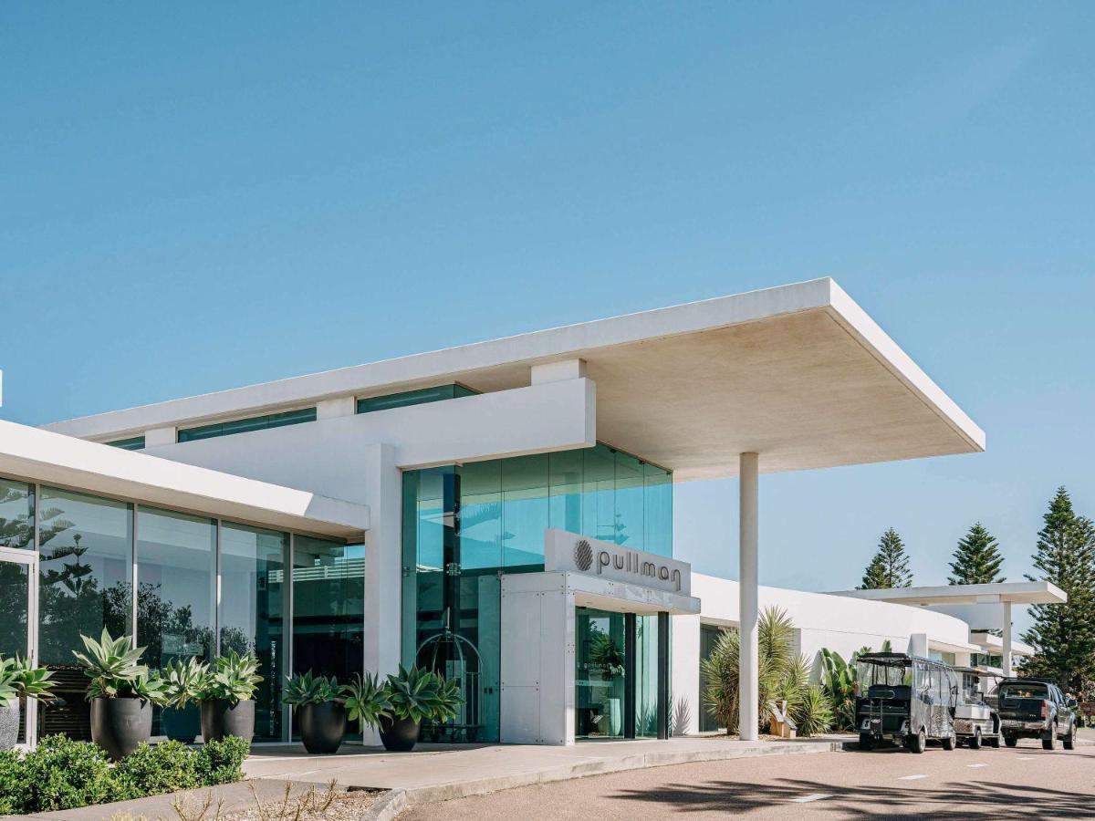Pullman Magenta Shores Resort Entrance Esterno foto The clubhouse at the Royal Perth Golf Club