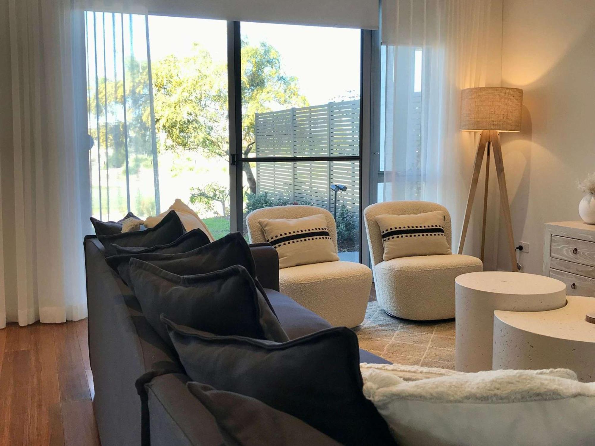 Pullman Magenta Shores Resort Entrance Esterno foto A living room in a typical apartment at the complex