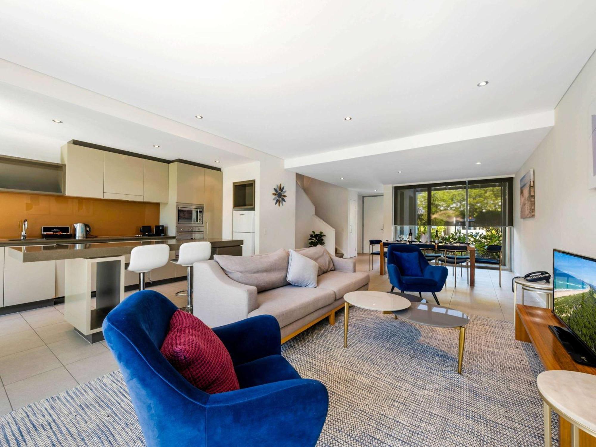 Pullman Magenta Shores Resort Entrance Esterno foto A living room in a typical apartment