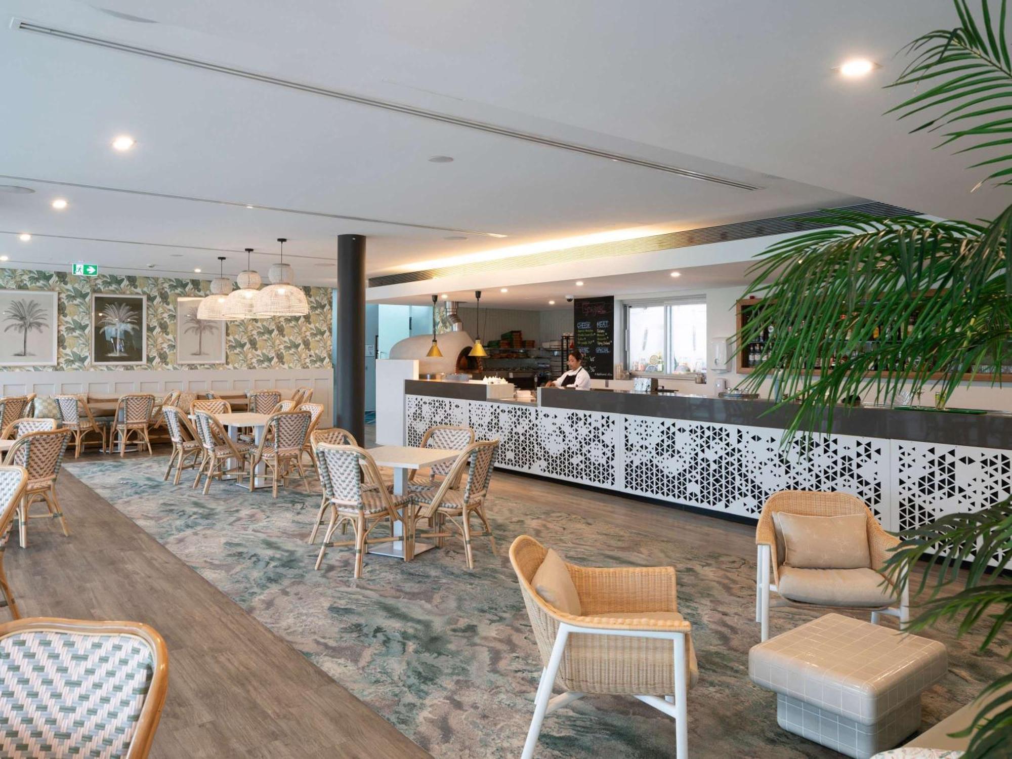 Pullman Magenta Shores Resort Entrance Esterno foto The lounge at the airport