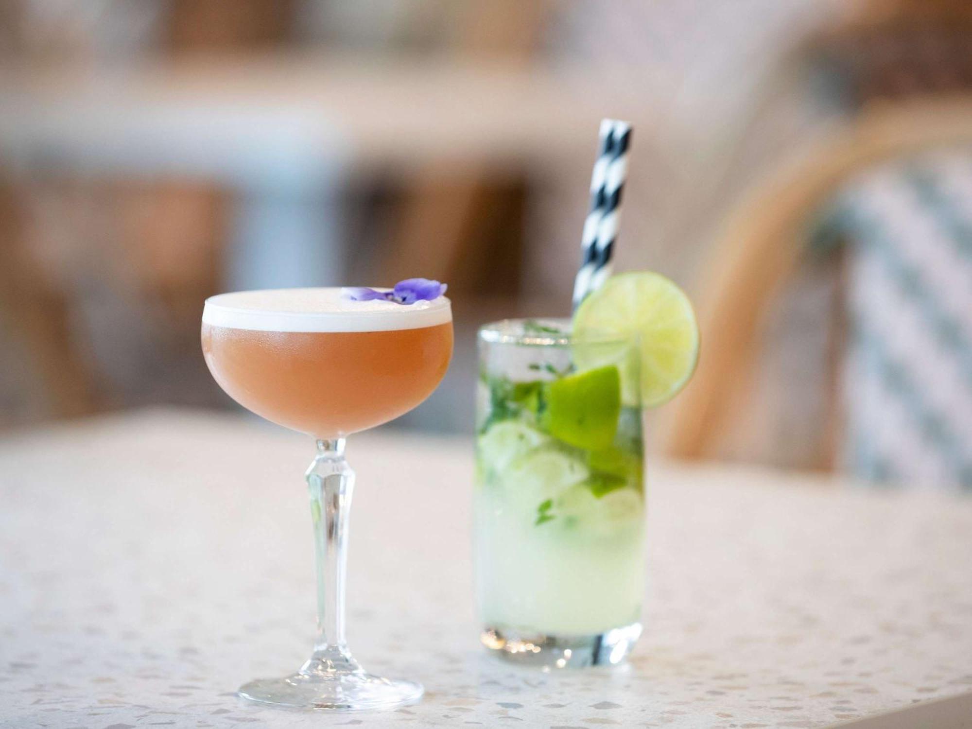Pullman Magenta Shores Resort Entrance Esterno foto A Clover Club (left) and a Mint Julep (right)