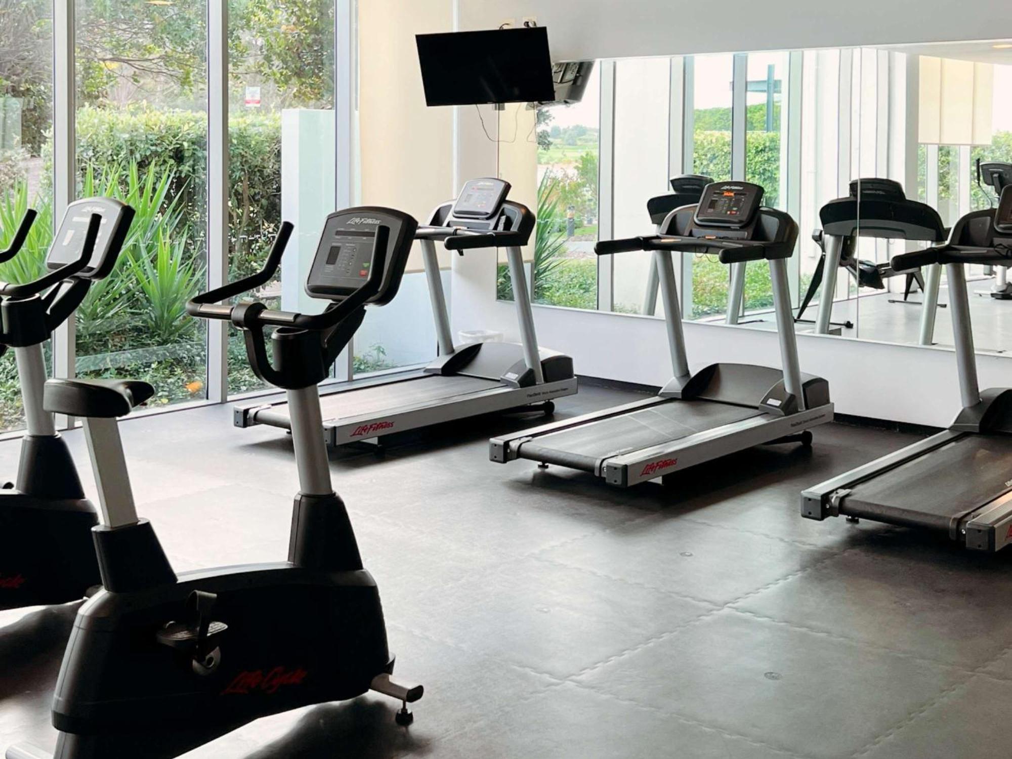 Pullman Magenta Shores Resort Entrance Esterno foto A gym at a hotel